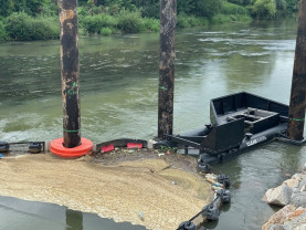 Pe râul Crișul Negru - Capcană de colectare a deșeurilor plutitoare