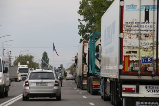 O defecţiune a sistemului informatic a dus la cozi kilometrice - Trafic întrerupt la graniţa cu Ungaria