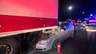 Băut, un tânăr de 24 de ani a intrat într-un camion - Accident pe DN1
