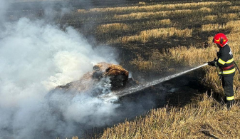 ISU Bihor: atenție la modul de exploatare a utilajelor în campania agricolă! - Incendiu la o presă de balotat și la baloți, în Săcădat
