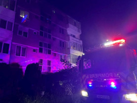 Flăcările au izbucnit într-un apartament, mai mulţi locatari evacuaţi - Incendiu în Aleșd