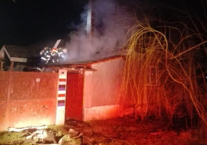 ​Flăcările au izbucnit de la un cablu electric defect sau neizolat corespunzător - Incendiu în Apateu