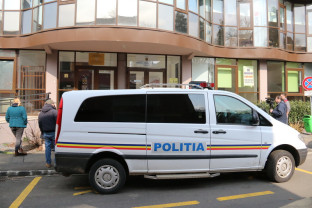 Procurorii DIICOT şi poliţiştii antidrog au descins, ieri dimineaţă, la 13 adrese - Jandarm orădean, liderul traficanţilor