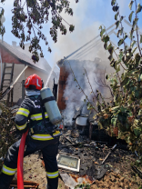 Flăcările au pornit de la coşul de fum al unei sobe - Incendiu la o gospodărie din Ghiorac