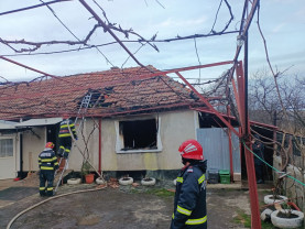 O femeie şi fiul ei au pierit într-un incendiu care le-a cuprins locuinţa - Tragedie în localitatea Voivozi
