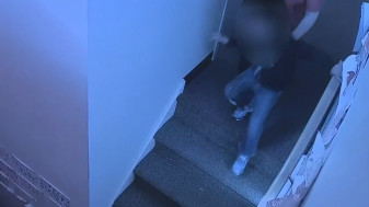Un tânăr a murit după ce a fost împins pe scări - Suspectul, arestat la domiciliu