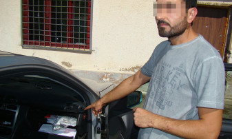 Droguri în torpedo-ul maşinii cu care călătoreau doi turci - Marijuana desoperită la frontieră