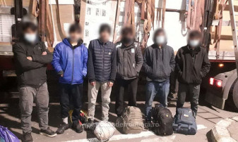 Treizeci și şase de migranți ascunși în TIR-uri - Depistați la graniţa cu Ungaria