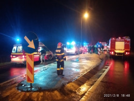 ​Un șofer în stop cardio respirator a fost descarcerat de pompieri - Accident pe DN79