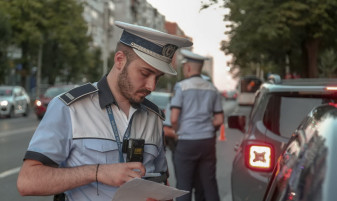 Poliţiştii au aplicat sute de amenzi şi au reţinut zeci de permise - Razii pe şoselele din Bihor
