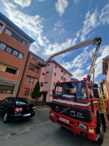 Bărbatul, din Beiuş, era căzut de câteva zile, în casă - Pensionar salvat de pompieri