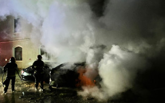 Trei mașini și o brutărie au fost cuprinse de focul pus intenționat - Doi bărbați arestați în urma incendiului din Ștei