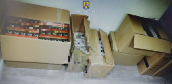 Mii de pachete de ţigări ascunse în două imobile din Nojorid - Contrabandist reţinut