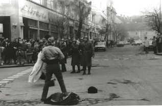 21 decembrie 1989 - Revoluţia a început şi la Cluj - Militarii au tras în manifestanţi