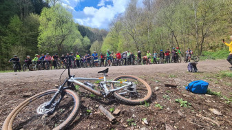 Sâmbătă, 22 aprilie - Cu bicicleta printre dealuri și doline
