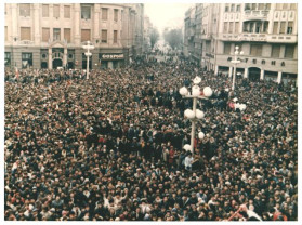 16 decembrie 1989 - Prima zi de ieșiri masive în stradă la Timișoara - Atunci s-a strigat prima dată 
