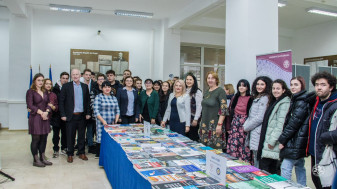 La Universitatea din Oradea - Donație de cărți despre Japonia 
