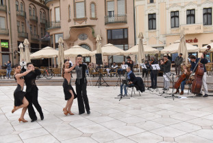 ​Filarmonica de Stat. Întâlnire cu arta lui Astor Piazzolla - Flash-mob în Piața Unirii