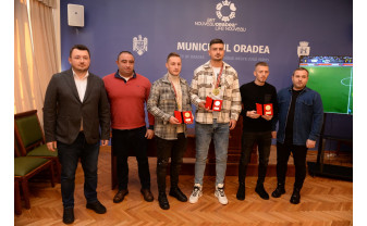 Campioni mondiali la minifotbal premiaţi de Primăria Oradea - Câte 5.000 de lei pentru Balogh, Şumălan şi Ferik