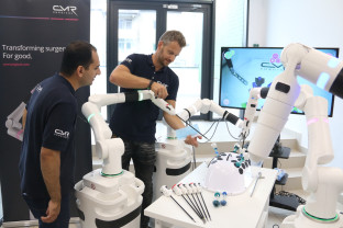 „Orice unitate medicală și-ar dori un astfel de aparat” - Robot minune la Spitalul Județean