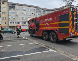 Flăcările au izbucnit, cel mai probabil, de la o lumânare - Incendiu într-un apartament din Oradea