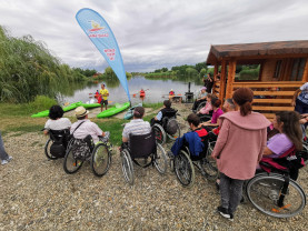 Bucurie pentru 100 de persoane cu dizabilități - Zi minunată, pe lacul Merita