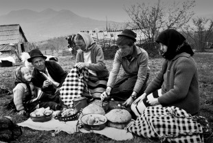 Maramureş, centrul lumii pentru un fotograf japonez - Cadre în alb-negru