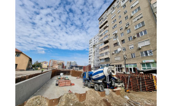 Lucrările de la pasajul rutier din Piața Cetate - A început turnarea pereților