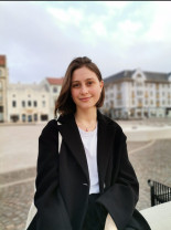 Universitatea din Oradea - Succesoarea Ursulei von der Leyen învață la Relații Internaționale!