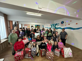 Bucurie pentru copiii de la Centrul de Zi - Serbare de Moș Crăciun
