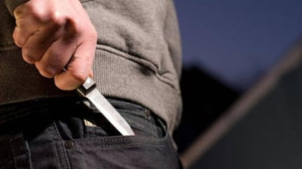 Vânzătoarea unui ABC, amenințată cu un cuțit de un tânăr mascat - Tâlhărie într-un magazin din Oradea