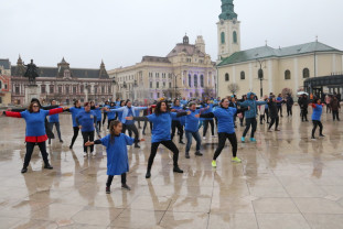 Flashmob în Piața Unirii - Pentru conștientizarea autismului
