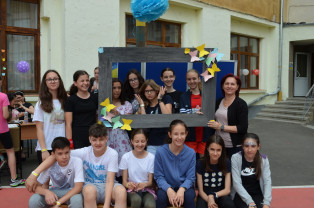 La Liceul Teoretic „Aurelo Lazăr” - Ziua copilului sărbătorită cu activități și daruri