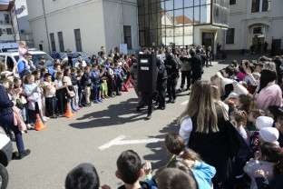 Demonstrații, prezentarea tehnicii din dotare și concursuri pentru copii - Ziua Poliției, marcată la Oradea