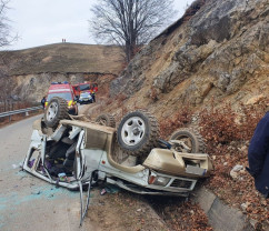 Victima a fost strivită de mașina de teren care s-a răsturnat - Accident mortal în Ponoară