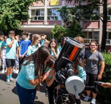 La Școala Dacia din Oradea - Elevii sunt interesați de astronomie și astrofizică