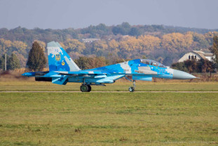 Avion militar ucrainean, interceptat și aterizat la Bacău