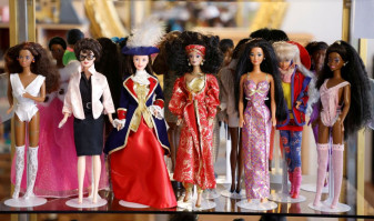 Păpuşa Barbie, produsă într-o vastă diversitate de sortimente - Aniversează 65 de ani