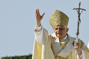 Papa Benedict al XVI-lea  - Insomniile, „motivul central” al demisiei