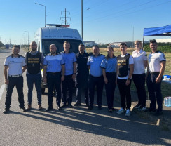Şoferii care au intrat în ţară prin PTF Borş, opriţi de poliţişti - Cafea, apă şi recomandări preventive