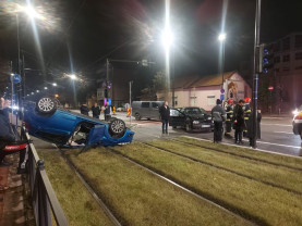Tamponare violentă pe Bulevardul Cantemir – Un autoturism răsturnat cu roțile în sus