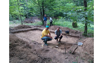 Precizări privind descoperirea şi punerea în valoare a cetăţii de pământ de la Almaşu Mic, comuna Sârbi - Fortificaţia neştiută din Pădurea Ţâclu