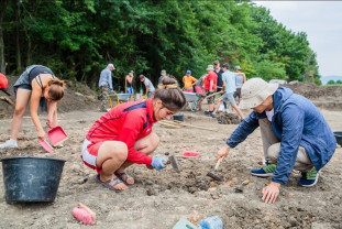 Arheologi români şi chinezi cercetează locuinţe vechi de 6000 de ani - Urmele culturii Cucuteni