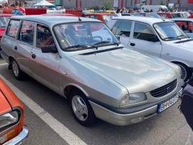 Iubitorii mărcii de automobile „Dacia” şi-au dat întâlnire la Oradea - Dacia Varadinum 2023