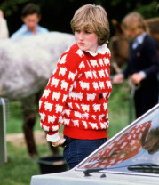 Celebrul pulover cu oi purtat de prinţesa Diana - Scos la licitaţie
