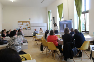 Workshopuri şi demonstraţii pentru crearea unor lecţii digitale - Dascălii bihoreni au marcat inedit Ziua Educației