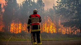 Seceta extremă şi valul de căldură au provocat imense incendii de vegetaţie - Franţa a luat foc