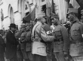 100 de ani. Marşul spre Marea Unire (1916-1919) - Între război şi pace. Revoluţia bolşevică