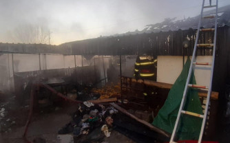 O magazie şi un adăpost de animale au fost cuprinse de flăcări - Incendiu în Tulca