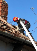 Fetiță rănită în urma unui incendiu - Flăcările au cuprins o gospodărie din Cociuba Mare